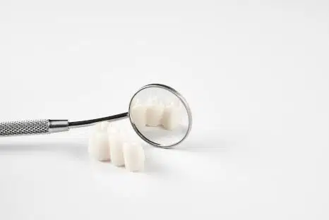 Ist Ihre Zahnbrücke locker, gebrochen, rausgefallen - erneuern oder entfernen? Fair Doctors Zahnarzt Duisburg, Neuss - NRW
