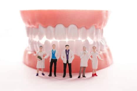 Zahnfehlstellung korrigieren bei Erwachsenen - Zahnarzt in Köln, Leverkusen, Neuss, Duisburg
