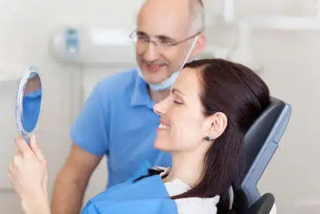 Zahnfleischtaschen reinigen & Behandlung. Zahnfleischbehandlung & Zahnfleischtaschenreinigung
