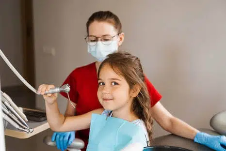 Zahnstein bei Kindern - Zahnsteinentfernung - Fair Doctors Zahnarzt