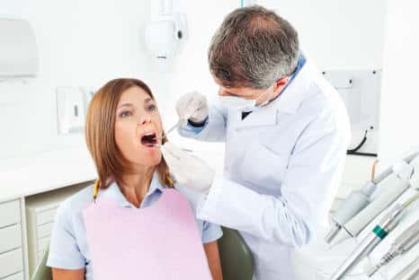 Zahnerkrankungen vorbeugen mit Zahnprophylaxe beim Zahnarzt in NRW