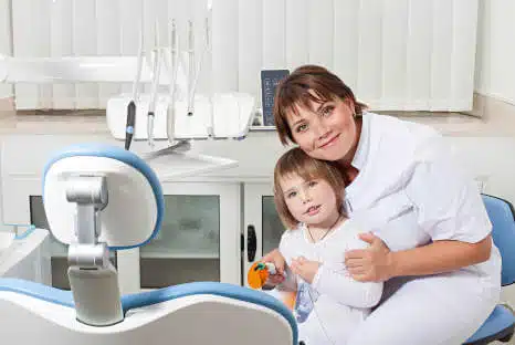 Kinderzähne, Karies vorbeugen, Fair Doctors Zahnarztpraxis in NRW