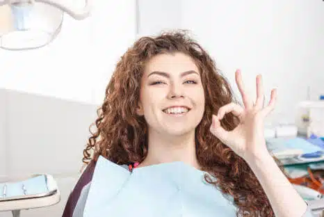 Professionelle Zahnreinigung, Zahnersatz, Zahnentfernung, Bleaching beim Zahnarzt in Bonn Tannenbusch