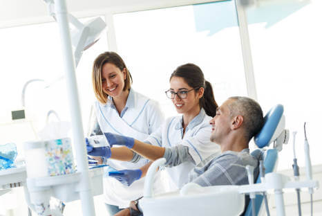 Wurzelkanalbehandlung Ablauf und Dauer einer Zahnwurzelbehandlung beim Fair Doctors Zahnarzt