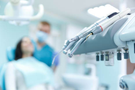 Zahnkrone Ablauf, Schmerzen und Kosten beim Zahnarzt