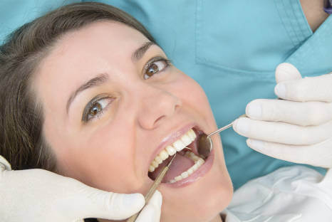Zahntaschenreinigung Nachteile, Dauer, Zahnfleischtaschenreinigung schmerzhaft
