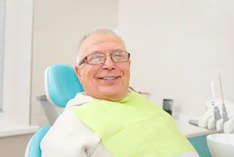 Zahnprobleme bei Erwachsenen, Senioren, Prävention, Behandlung, Zahnarzt NRW