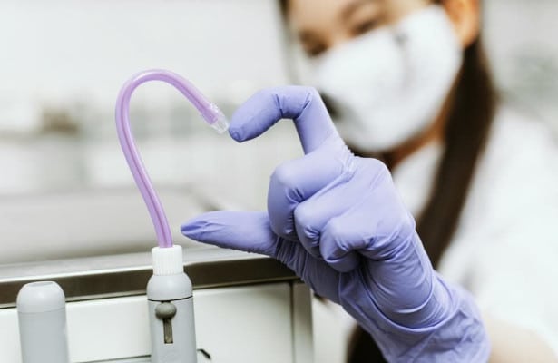 zahnarzt-schöne Zähne-professionelle-zahnreinigung